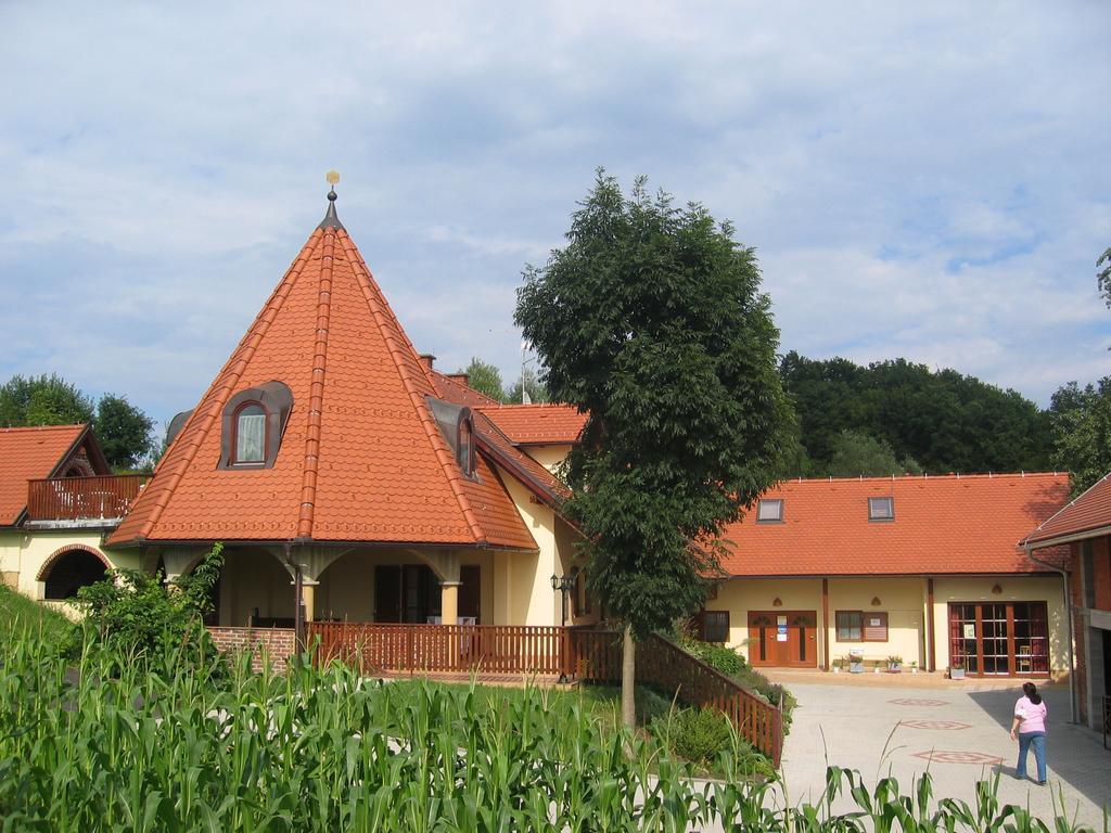 Turisticna Kmetija Cebelji Gradic Apartamento Rogašovci Exterior foto