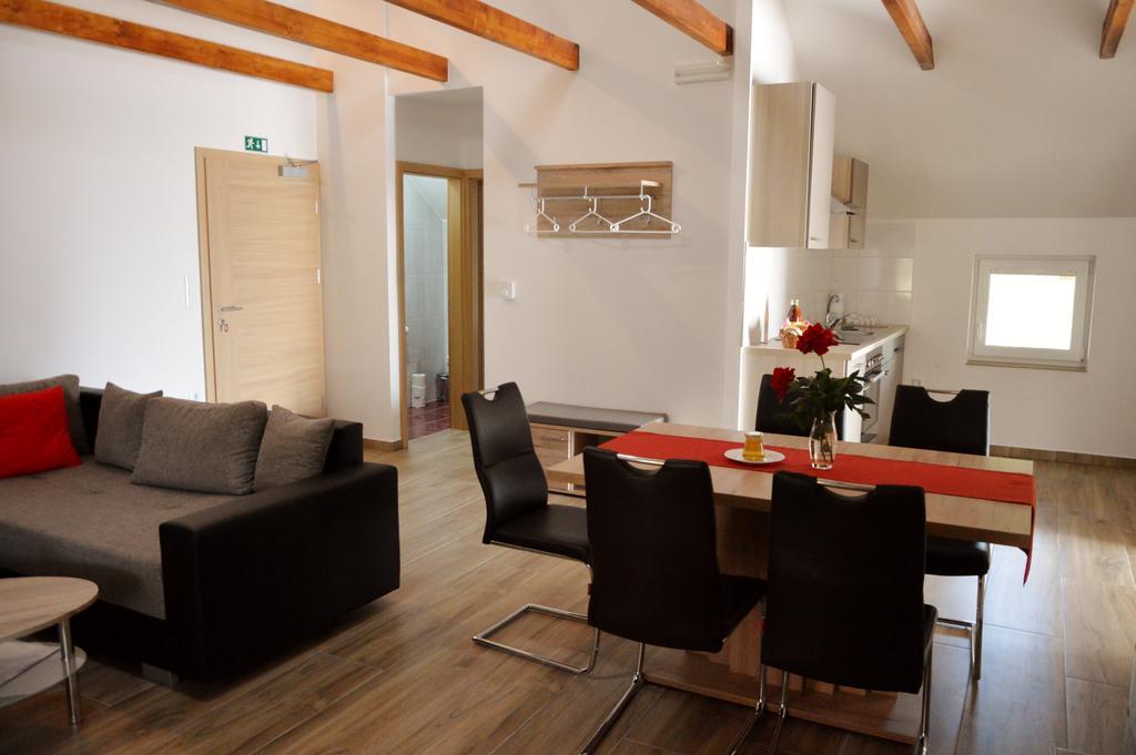 Turisticna Kmetija Cebelji Gradic Apartamento Rogašovci Exterior foto