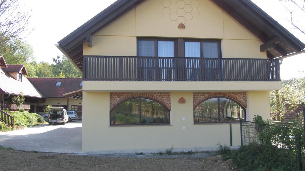 Turisticna Kmetija Cebelji Gradic Apartamento Rogašovci Exterior foto