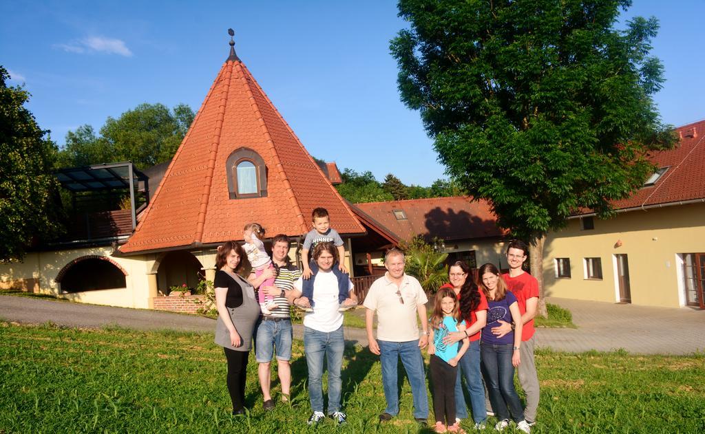 Turisticna Kmetija Cebelji Gradic Apartamento Rogašovci Exterior foto